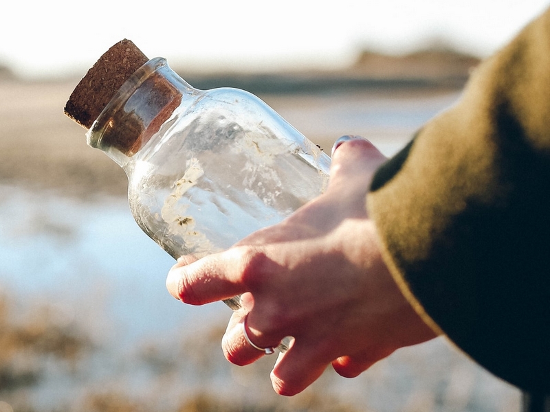 Mermaid Mason Jar with Sea Shells and Anemones (DIY Mermaid Craft Ideas For Girls Who Love Sea Decor)