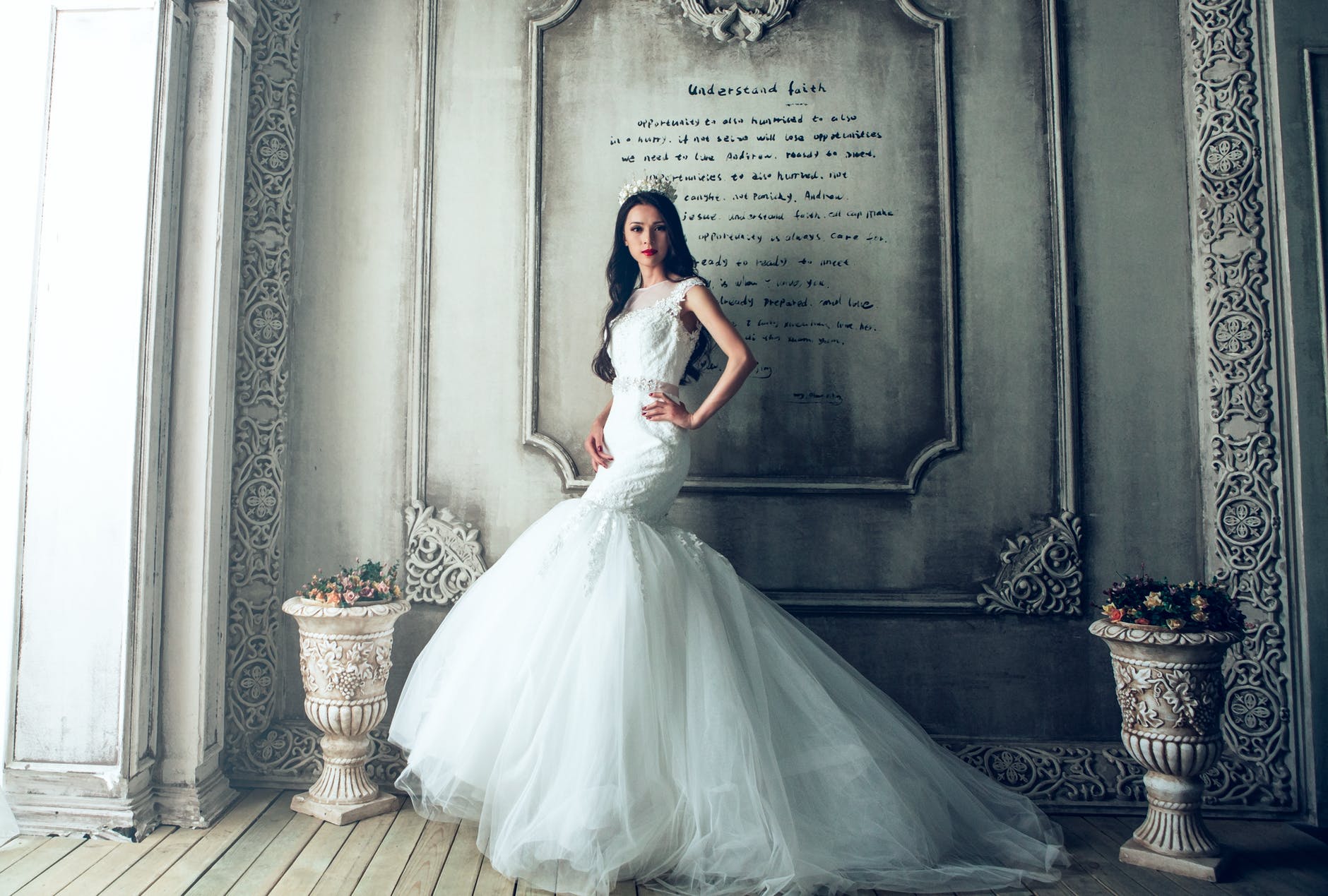 How to choose a perfect mermaid wedding dress for your body type? Which color should your mermaid wedding dress have?